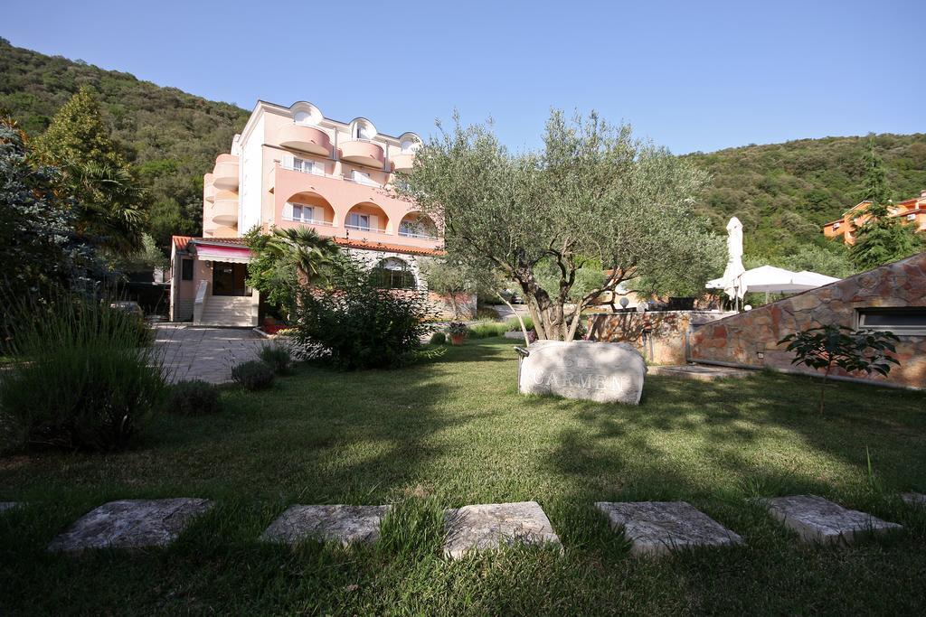 Hotel Carmen Крница Экстерьер фото