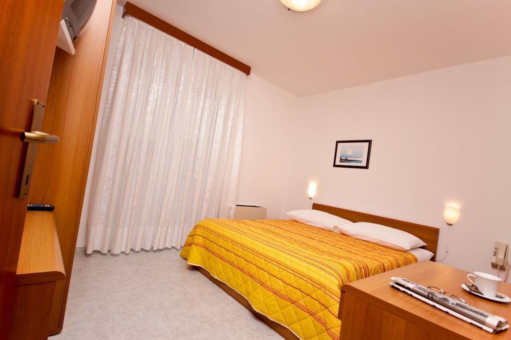 Hotel Carmen Крница Экстерьер фото